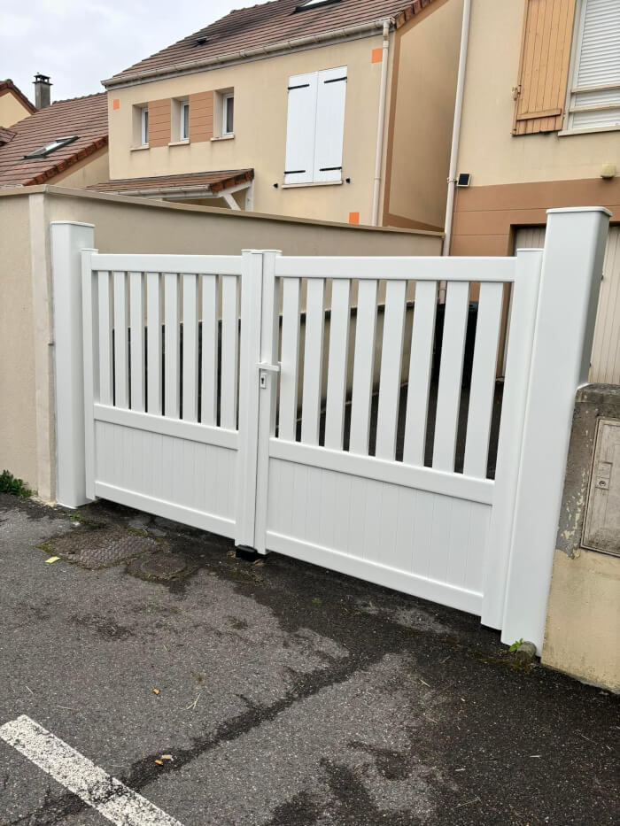 Photo de Portail battant en aluminium