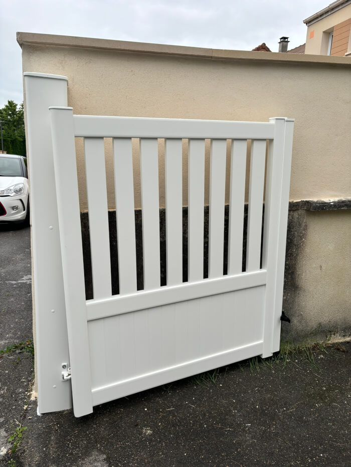 Photo de Portail battant en aluminium 2