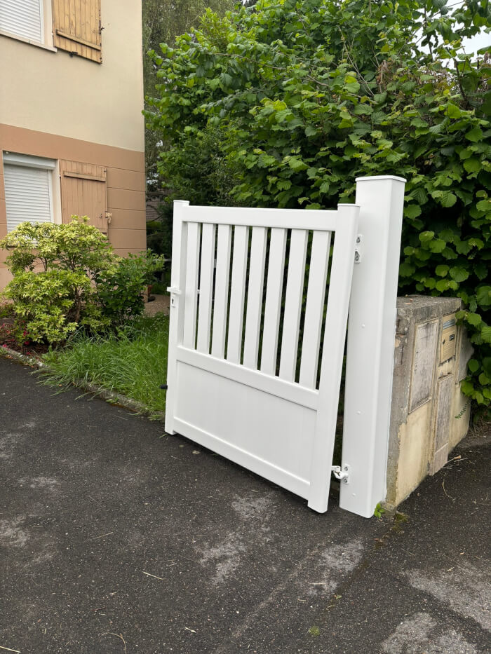 Photo de Portail battant en aluminium 3