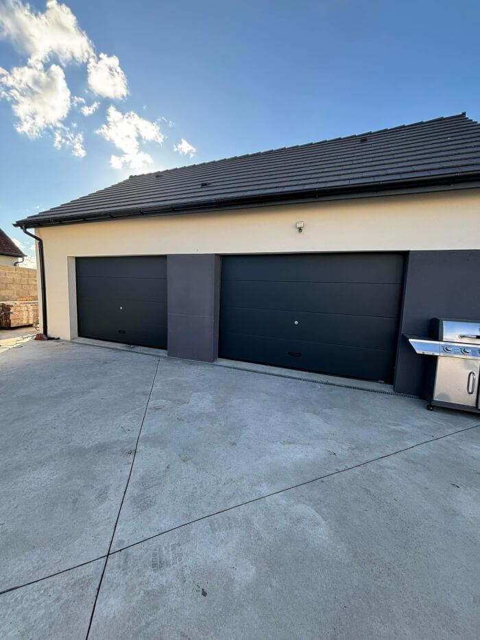 Photo de Porte de garage sectionnelle en acier