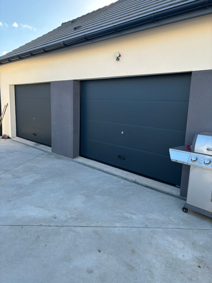 Photo de Porte de garage sectionnelle en acier 2