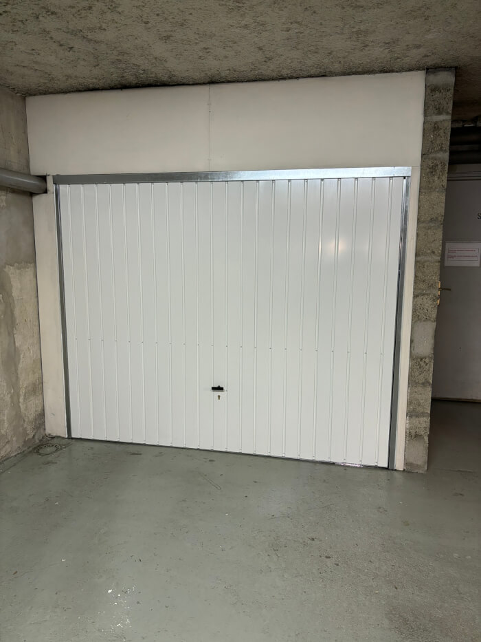 Photo de Porte de garage basculante en acier